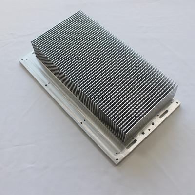 Dissipador de calor de alumínio do perfil da onda Al1050 com fazer à máquina da precisão do CNC das aletas