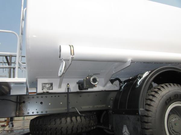 Euro 2 SINOTRUK 6x4 Petrol Tanker Truck , 290hp International Tanker Truck
