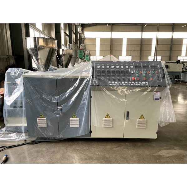 Polymer Extrusion Hot Water Supply Pipe Plastic Screw Extruder With 70mm Screw Diameter And 1000mm Screw Length