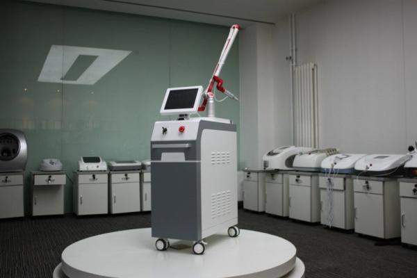 Q Switched Nd yag laser pigment removal tattoo removal machine with great energy output 1.5J painless operation