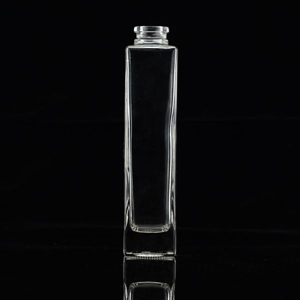 750ml Heavy-based Clear Glass Alcohol Bottle with Golden Metal Cap in Bulk