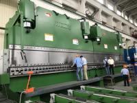 Type hydraulique 350 mm Traction CNC Tandem Press Brake 16m Longueur produits de flexion