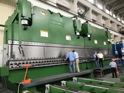 Tandem Press Brake with Max Open Height 300 to 1500 Mm and 7000 Kg to 245000 Kg Capacity for Sheet Metal Fabrication