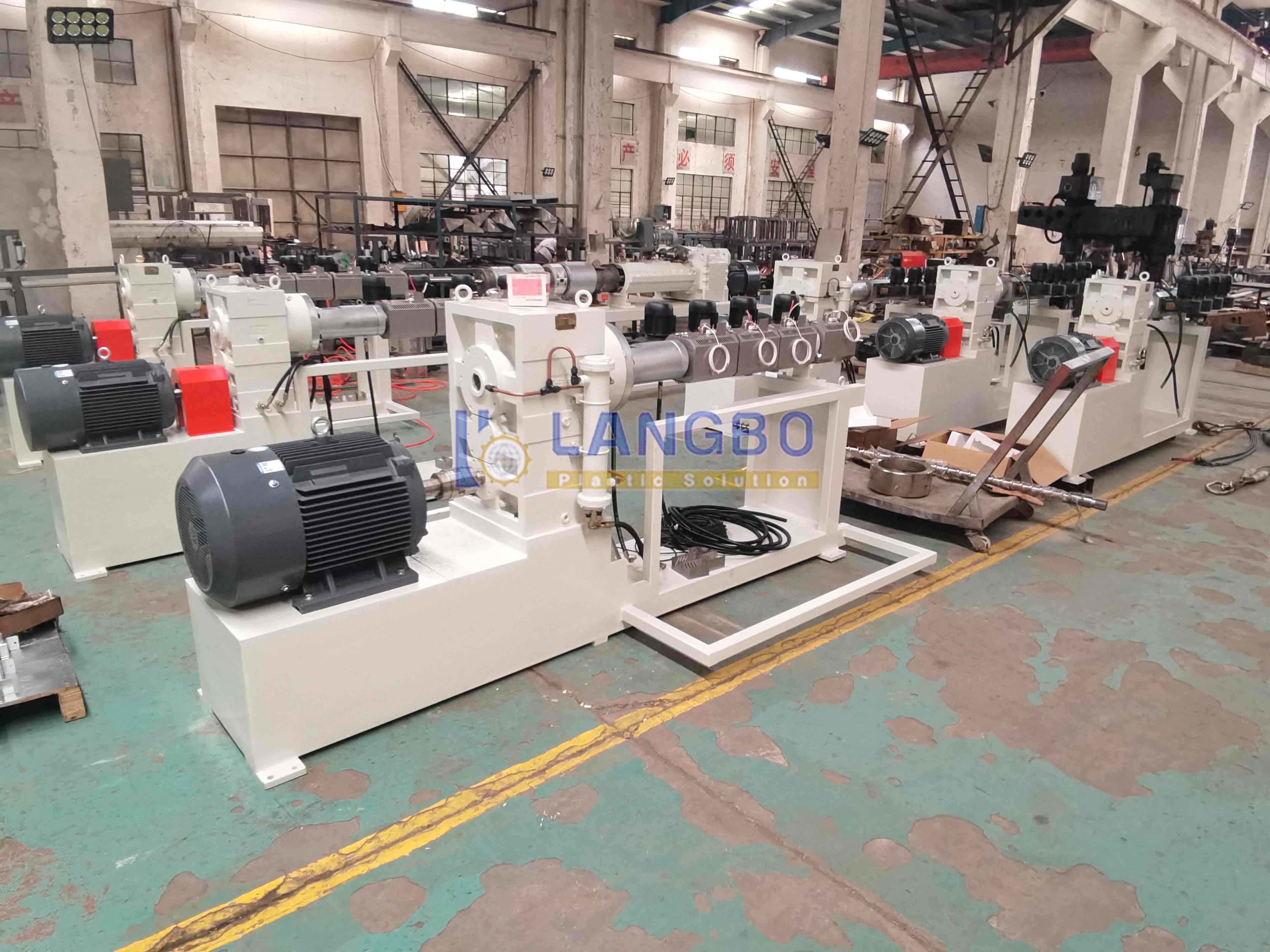 Good Quality HDPE 160-315mm Pipe Line 315-630mm HDPE Pipe Extrsuion Machine With Omron Temperature Controller