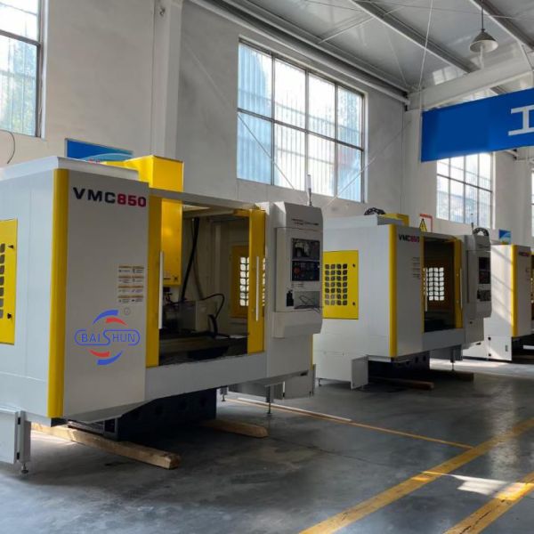 VMC550 CNC Milling Machine Centre 800x500x600mm Travel BT40 Spindle