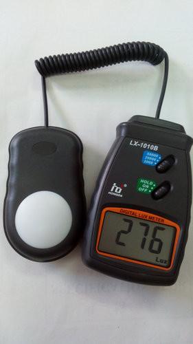 dados cinzentos pequenos do medidor do nível claro – guarde dígitos grandes para o agregado familiar