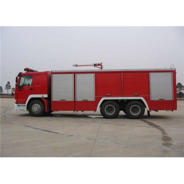 6x4 resistentes conducen seis asientos riegan el taxi de cuatro puertas con tapa llana de la longitud del coche de bomberos del petrolero