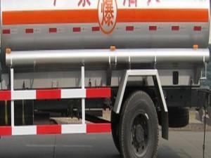 New High Performance Petroleum Liquid Tanker Truck 5.65 Cubic Meters / Oil/Fuel  Transportation Trucks
