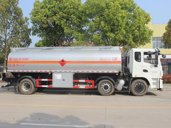 Dongfeng With the Special 19.9 Cubic Cubic Flammable Liquid tank Transport Vehicle
