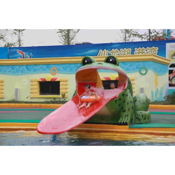 Скольжения бассеина воды формы лягушки, скольжение стеклоткани парка Aqua малое для малышей