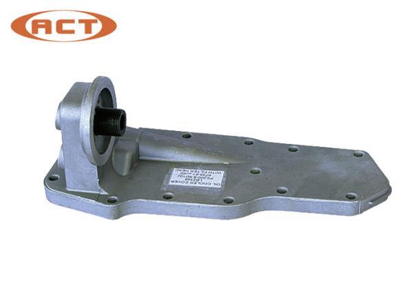 PC200-6 6D102 6735-61-2260 Excavator Engine Oil Cooler Cover With Oil Filter Head
