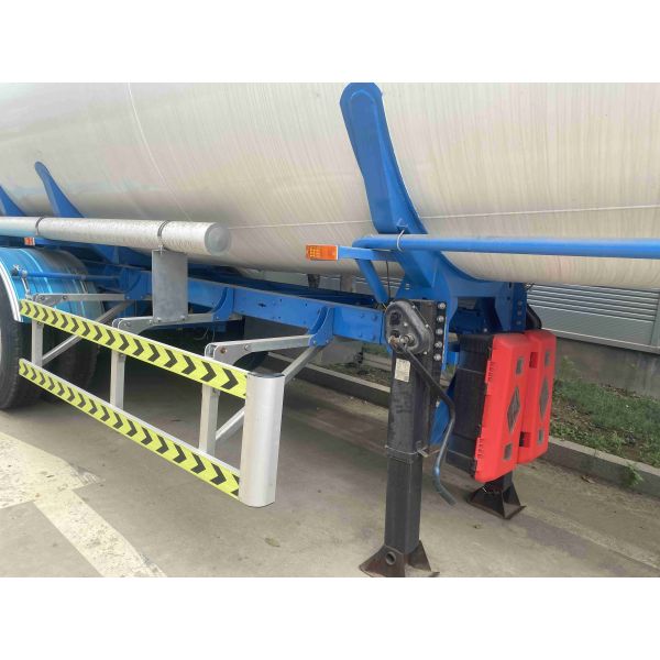 CIMC hierro de 3 ejes S30408 11450*2500*3900mm masa total 40T masa de borde 8200 uso EHA extremo del plato espesor 4,5mm tanque de líquido ordinario