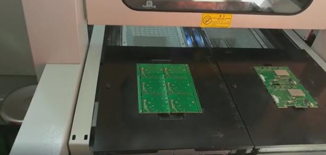 маршрутизатор Cnc Pcb точности оси 0.001mm, машина Pcb Depanelizer