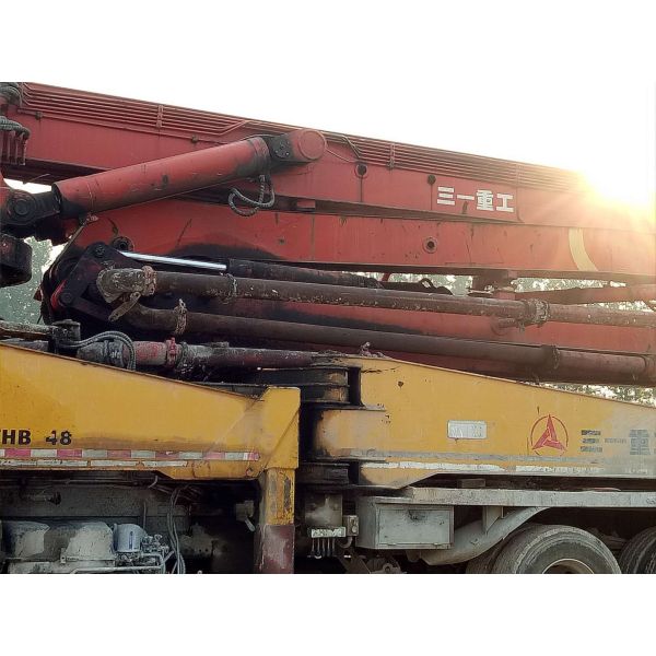 Second Hand Concrete Mixer Trucks / Concrete Pump Truck 37m 38m 47m 48m