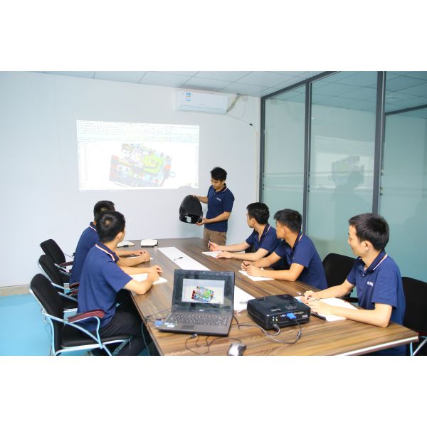 Spray Painting Black Color OEM Service Injection Moulding for Car Parts Plastic Material