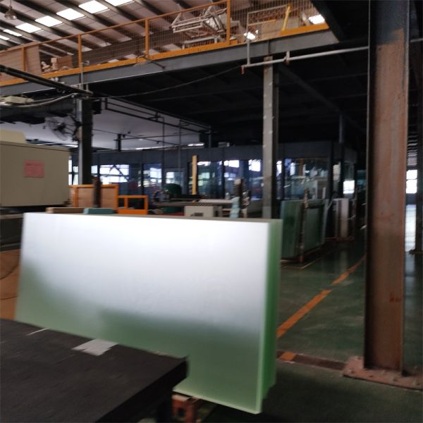 2mm 3.2mm Solar Tempered Glass 2272X1128mm PV Glass Panels High Light Transmittance