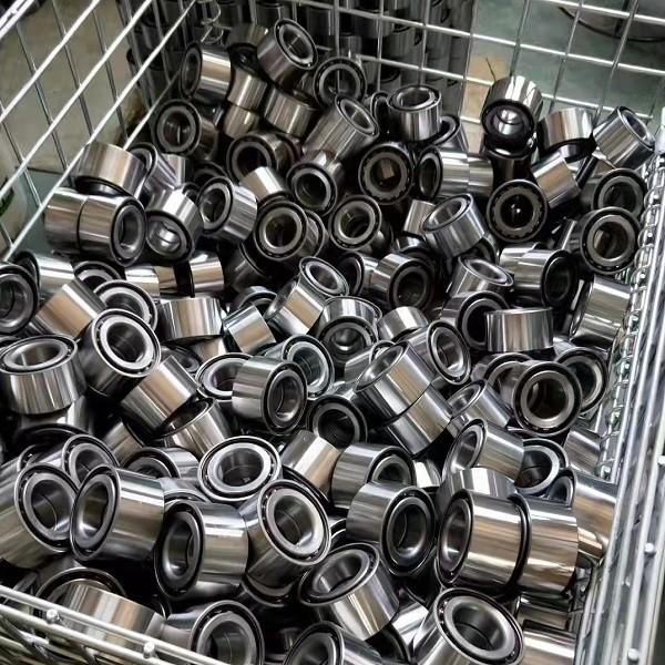 Customized DAC438245 43x82x45 Trailer Left Wheel Bearing And Hub