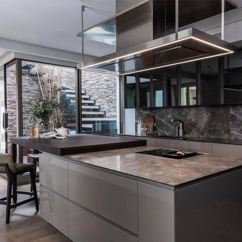 Italian Furniture Smart Kitchen Cabinets with Quartz Stone Countertop and Modular Design