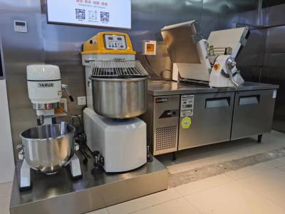 55 Pound Spiral Dough Mixer Dual Speed 2.2kw Digital Control For Bread Pastry And Pizza