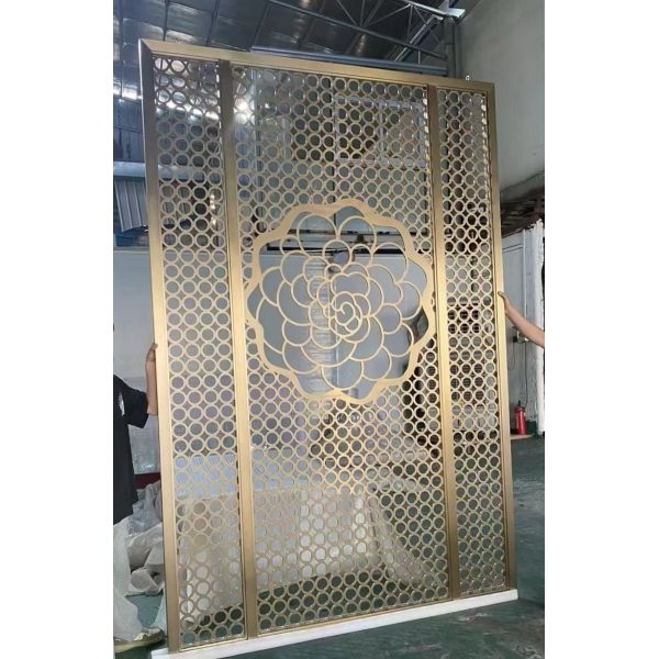Classical Stainless Steel Partition with Floral & Leaf Motif