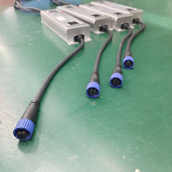 P25 Conector de tres núcleos impermeable masculino femenino autobloqueable de inyección moldeado