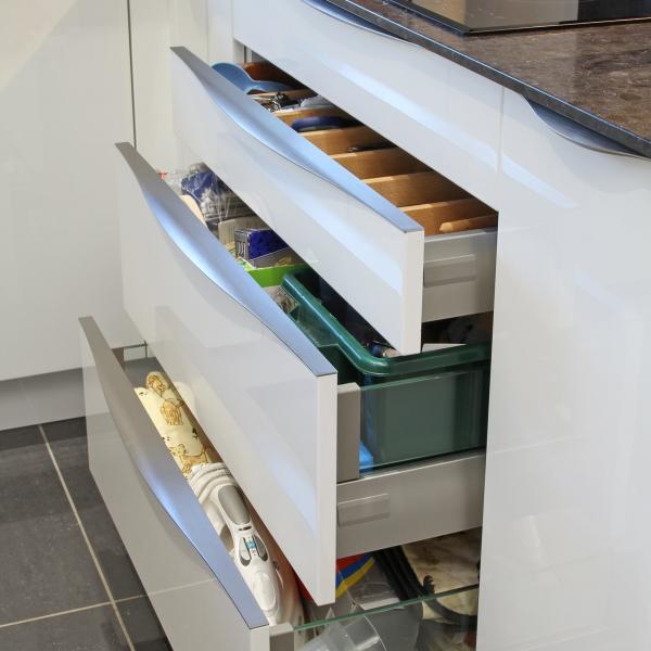 Customized High Gloss Contemporary Kitchen Cabinets White Storage Cabinets