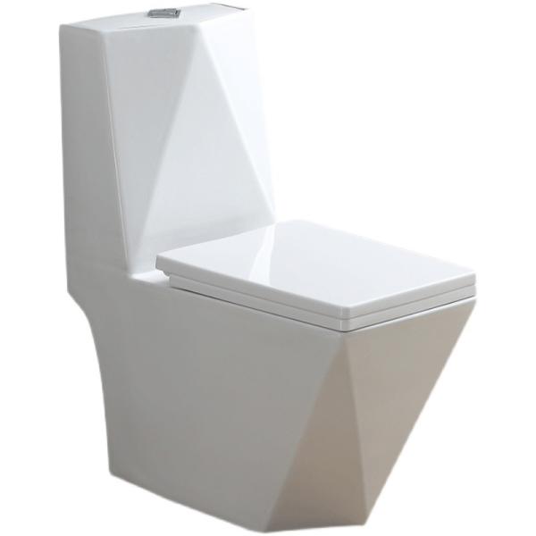 Céramique Square Peeping WC One Piece Toilette P Trap ODM moulage