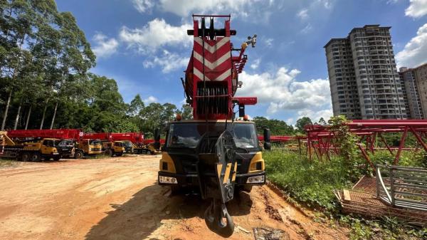 Granas móviles usadas de 2018 de 100 t Granas de camión Granas hidráulicas con motor de importación en buenas condiciones originales