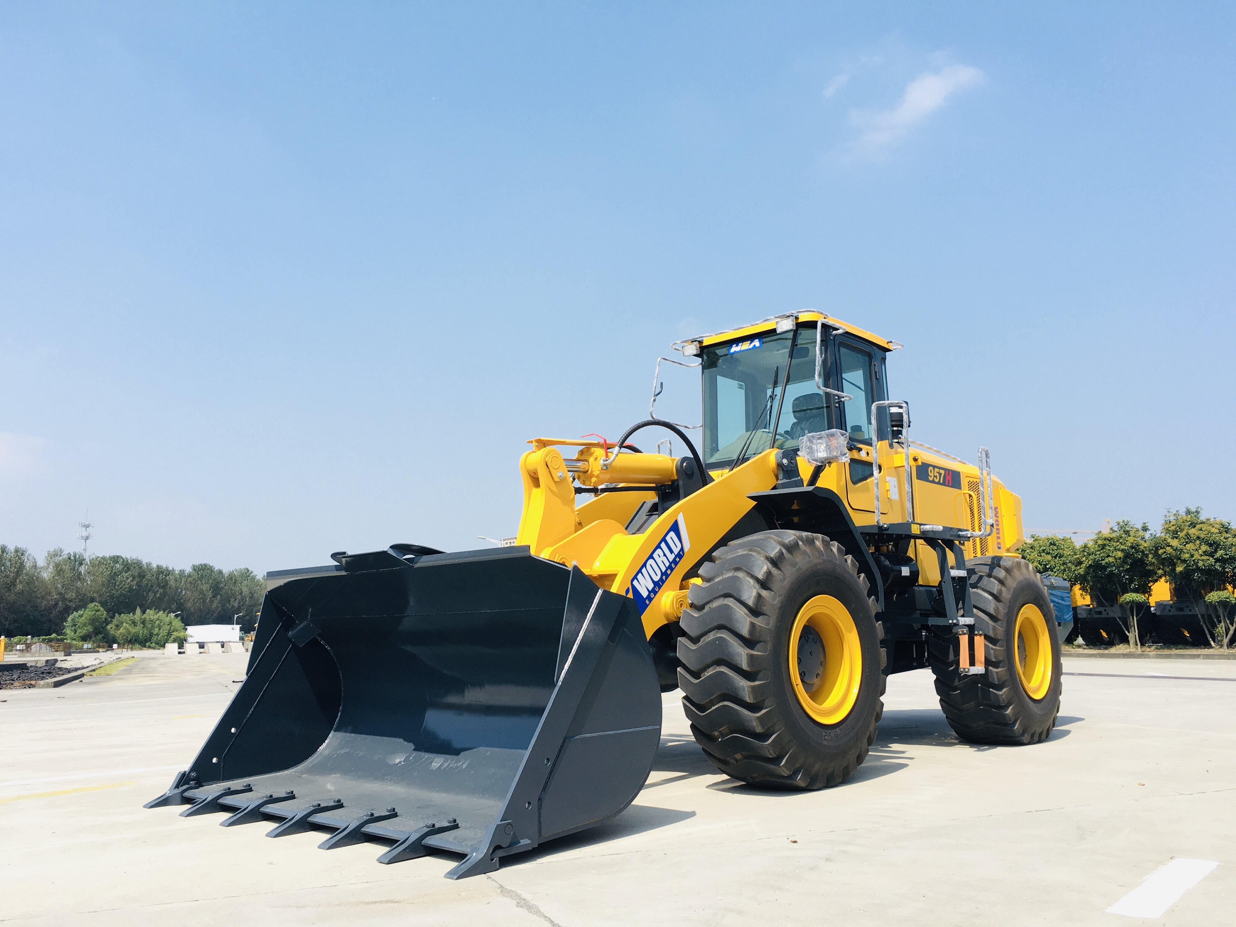 Payloader отчетливо произнося затяжелитель начала затяжелителя колеса начала с ведром 3m