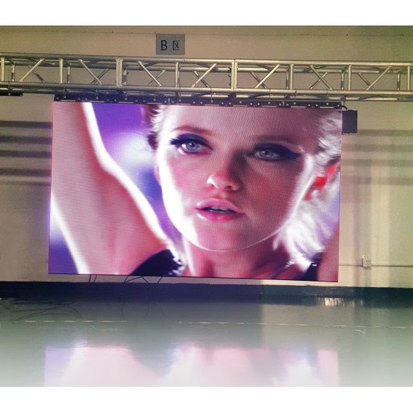 Ip65 Indoor Full Color LED Display Advertising Thickness 10MM Adjusted Brightness