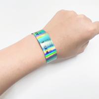 Produto de presente promocional personalizável Pulseiras Logo Vinyl PVC impermeável Pulseira de papel colorido