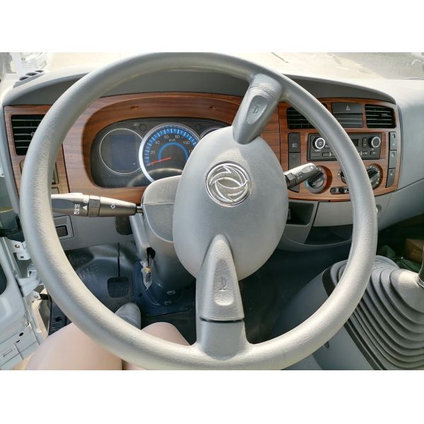 Tanque à eau de Dongfeng, réservoir d'eau, pulvérisateur, booster, camion de nettoyage par pulvérisation