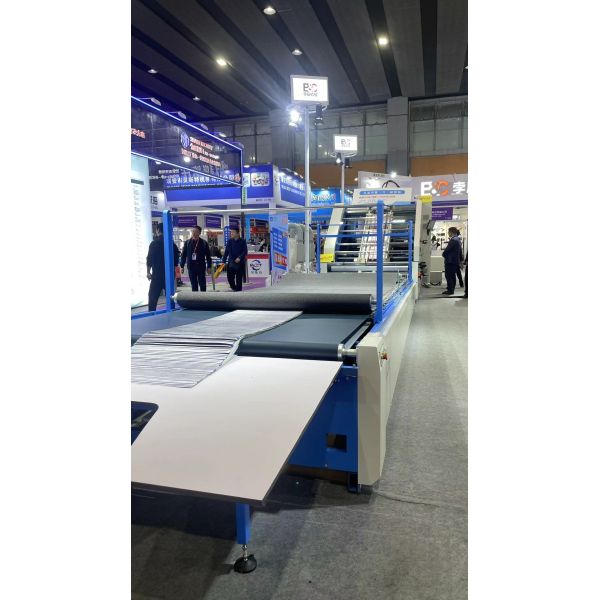 SFCシリーズ 自動 150m/min 高速サーボモーター 5ply 3 In 1 フルートリトーラミネーター