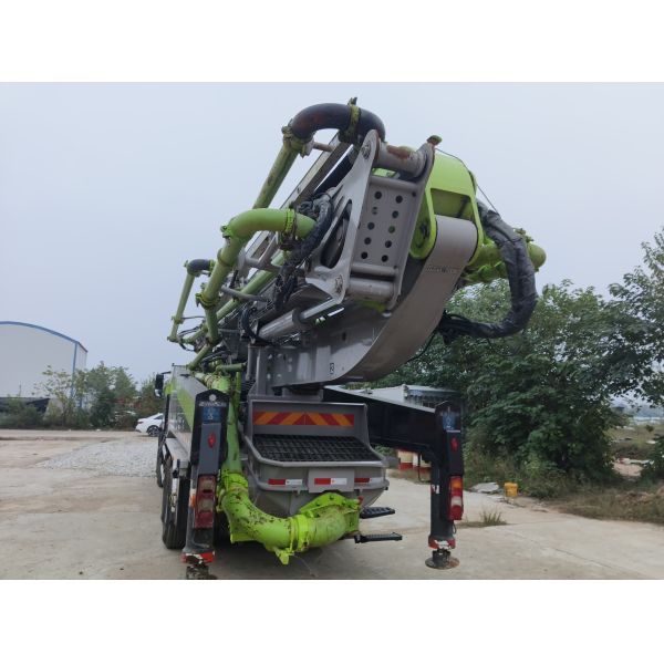 How to Choose the Right Concrete Boom Pump for High-Rise Building Projects(ZOOMLION 56M)