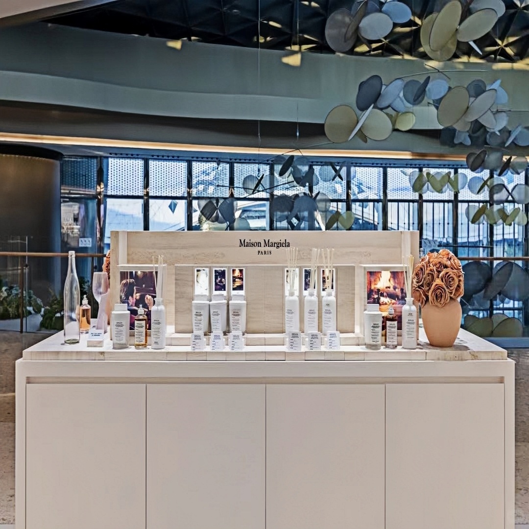 Professional Perfume Skincare Store Display Furniture Cosmetic Cabinets Stainless Steel Tempered Glass Eco-Friendly Heavy Duty