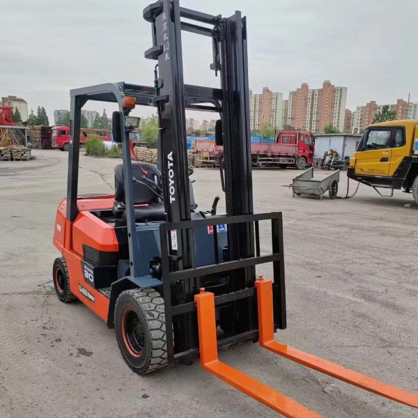Toyota 4WD Usada carretilla elevadora de 3 toneladas 3,5 toneladas Capacidad de construcción de granja