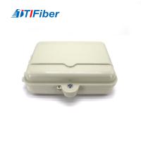 A chuva 32 resistentes retira o núcleo da caixa de distribuição exterior do divisor de FTTH