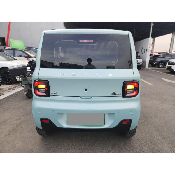 Geely 2024 Panda Mini Good Price 200km Small Deposit Used Electric Car Cheap Made in China 4seats in Stock Cheap Vehicle