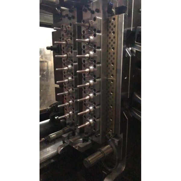 Moule de moulage par injection de préformation de bouteille d'eau/16 cavités faisant le matériel en acier