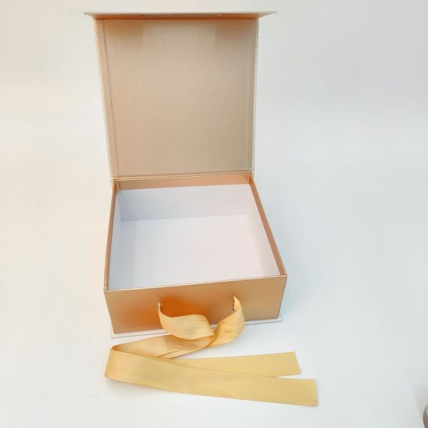 Водоустойчивая коробка торта ленты бумажного золота с качеством еды окна