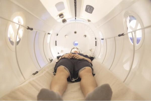 2.0 ATA Hyperbaric Equipment Oxygen Therapy Chamber 10L/Min