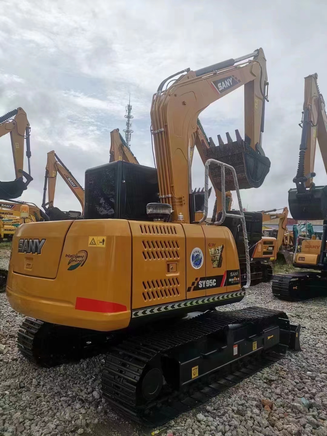 Использованный экскаватор Sany SY95C: ширина 2265 мм, максимум 5210 мм. Высота сброса, двигатель 60,7 кВт