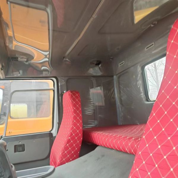 Used Crane Truck Howo 371 375 8x4  Secondhand Sinotruk  12T