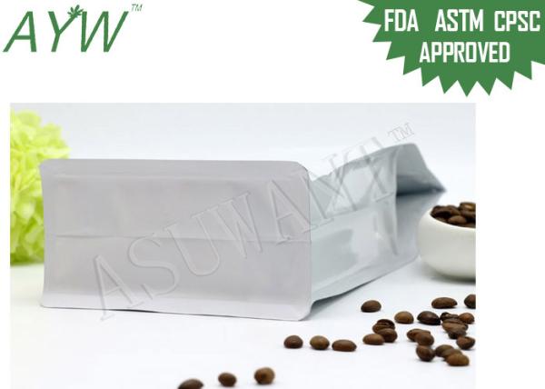 O branco lustroso dos saquinhos de chá do café da selagem do quadrilátero, levanta-se o saco do zíper para o armazenamento do alimento