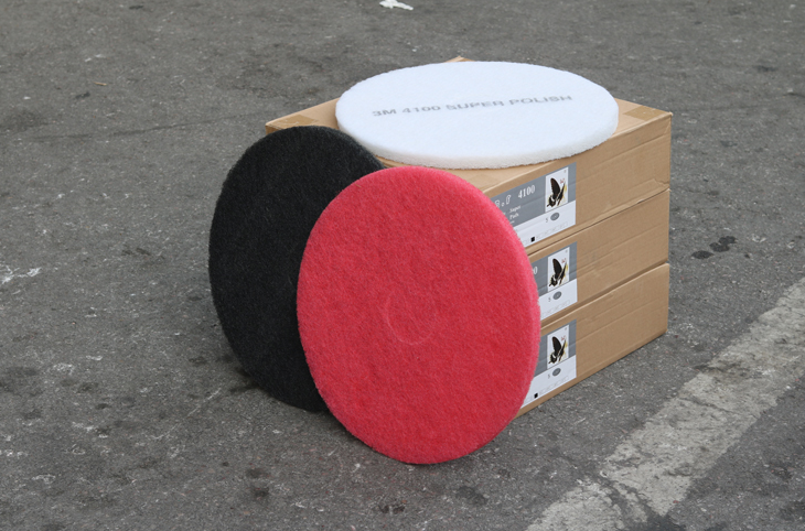 Коммерчески машина скруббера пола разделяет пусковые площадки чистки для полировать/моя