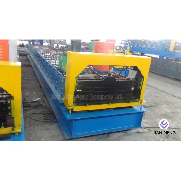 Hydraulic Powered Metal Roofing Machine Thickness 0.4 - 0.7mm For Wall Cladding