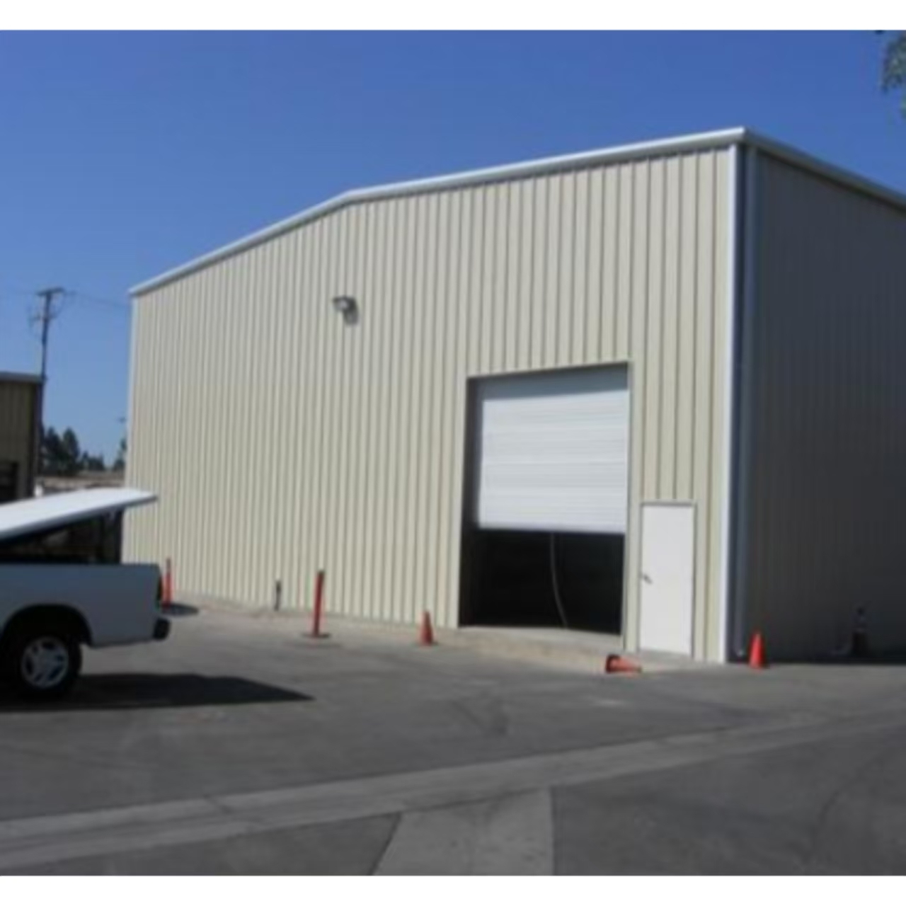 Prefabricated Steel Structure Building with Hot DIP Galvanized Finish, Up to 60m Span Width, and 50 Years Structure Usage