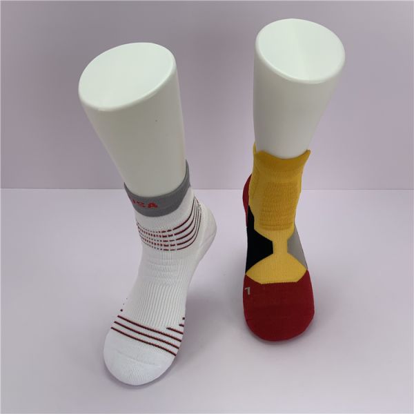 Breathable Quick Dry Beauty Socks for Men Custom Logo Regular Style Athletic Grip Socks
