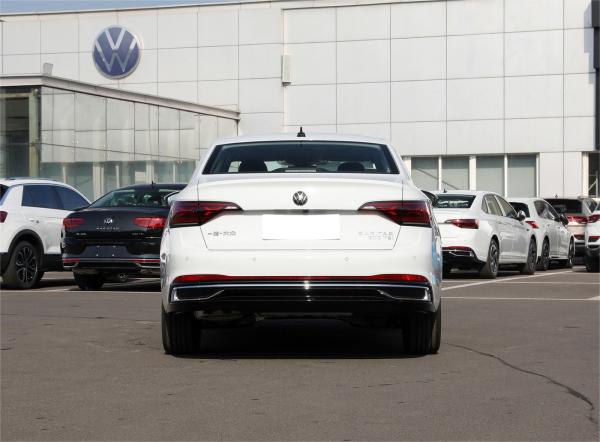 Petrol Fuel Sedan Car 2024 VW Sagitar 200TSI Manual Transmission Left Steering R17