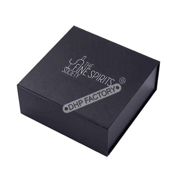Coffret magnétique à flip top noir avec insert Eva pour l'emballage des coupes